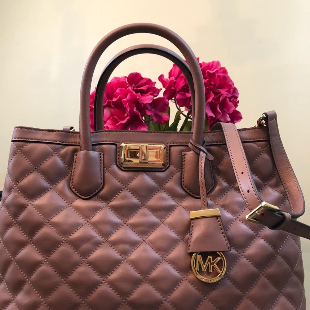 ❤️SOLD❤️Beautiful Michael Kors Hannah